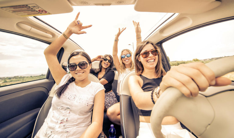 Apeleaza la Rino Rent a car pentru mobilitate crescuta la festivalurile de muzica din Cluj