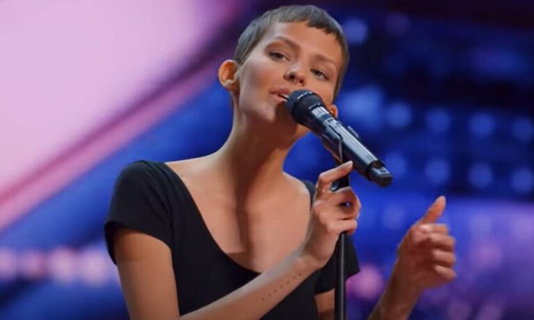 Golden Buzz la America’s Got Talent pentru un moment excepțional – Piesa originală a unei tinere bolnave de cancer a ridicat sala în picioare