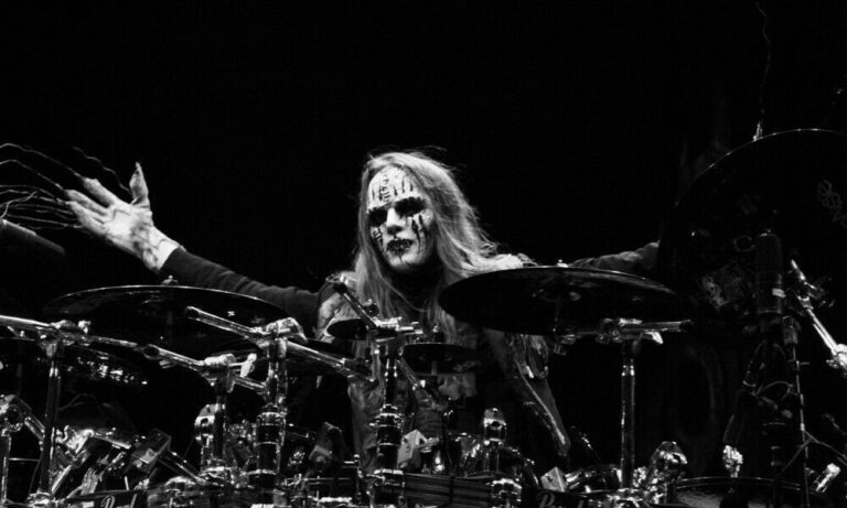 Slipknot oferă un tribut pentru toboşarul şi fondatorul Joey Jordison, care a murit pe 27 iulie