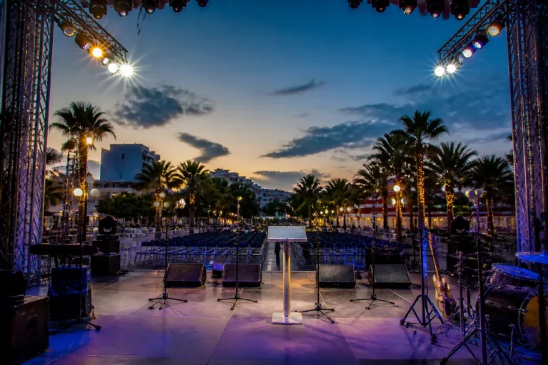 Festivalul Mamaia 2026: zece concurenți urcă pe scenă în a doua seară